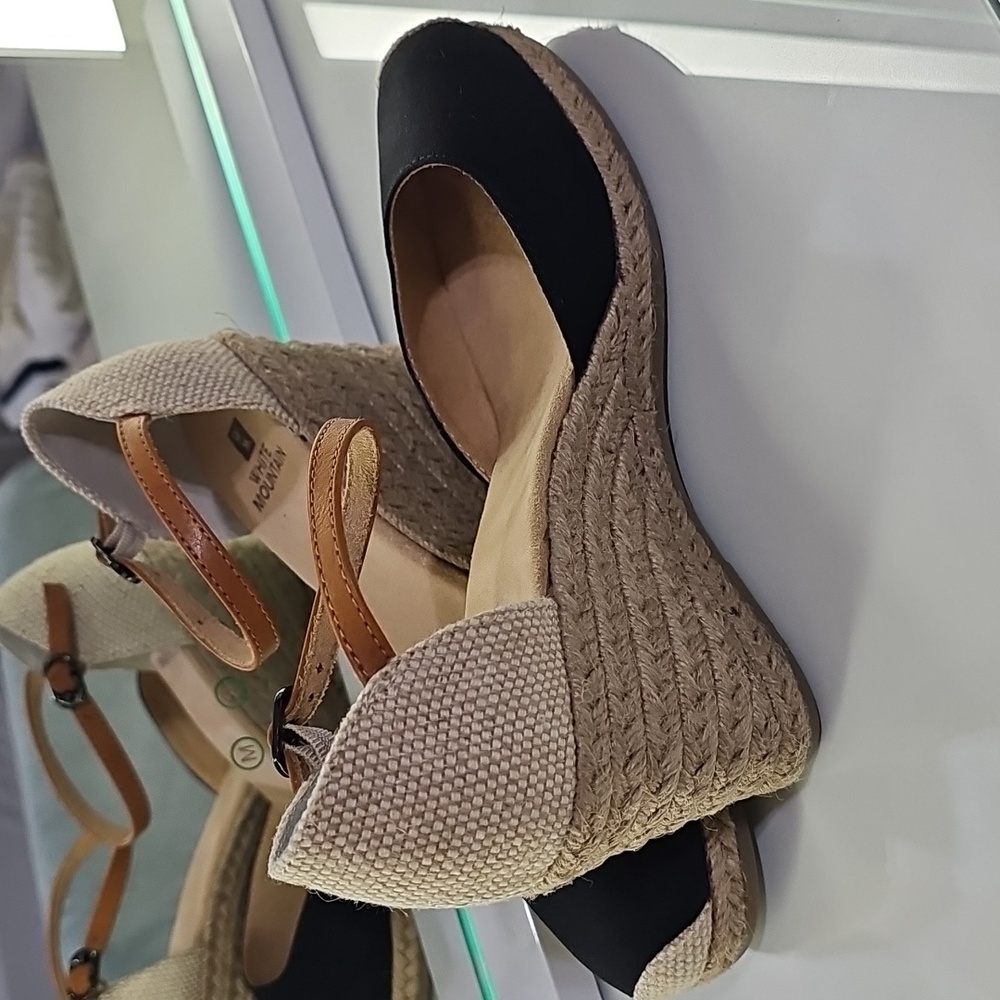 White Mountain Wedges - Picture 3 of 8